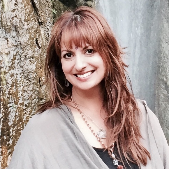 Meet your Posher, Tracy - Picture 1 of 1